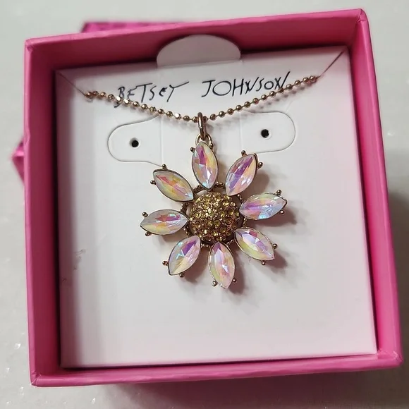 Betsey Johnson Daisy Pendant - Picture 2 of 6